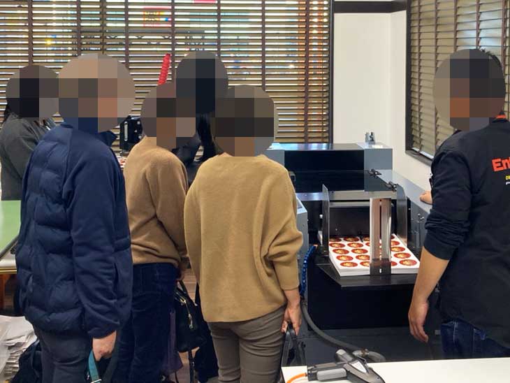 エントワ工場見学-缶バッジ製造見学