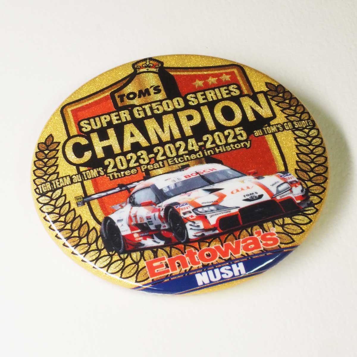 SUPER GT 1号車がシリーズ優勝缶バッジ