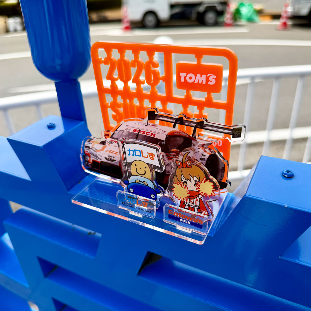 プラモニュメント風アクリルスタンド
