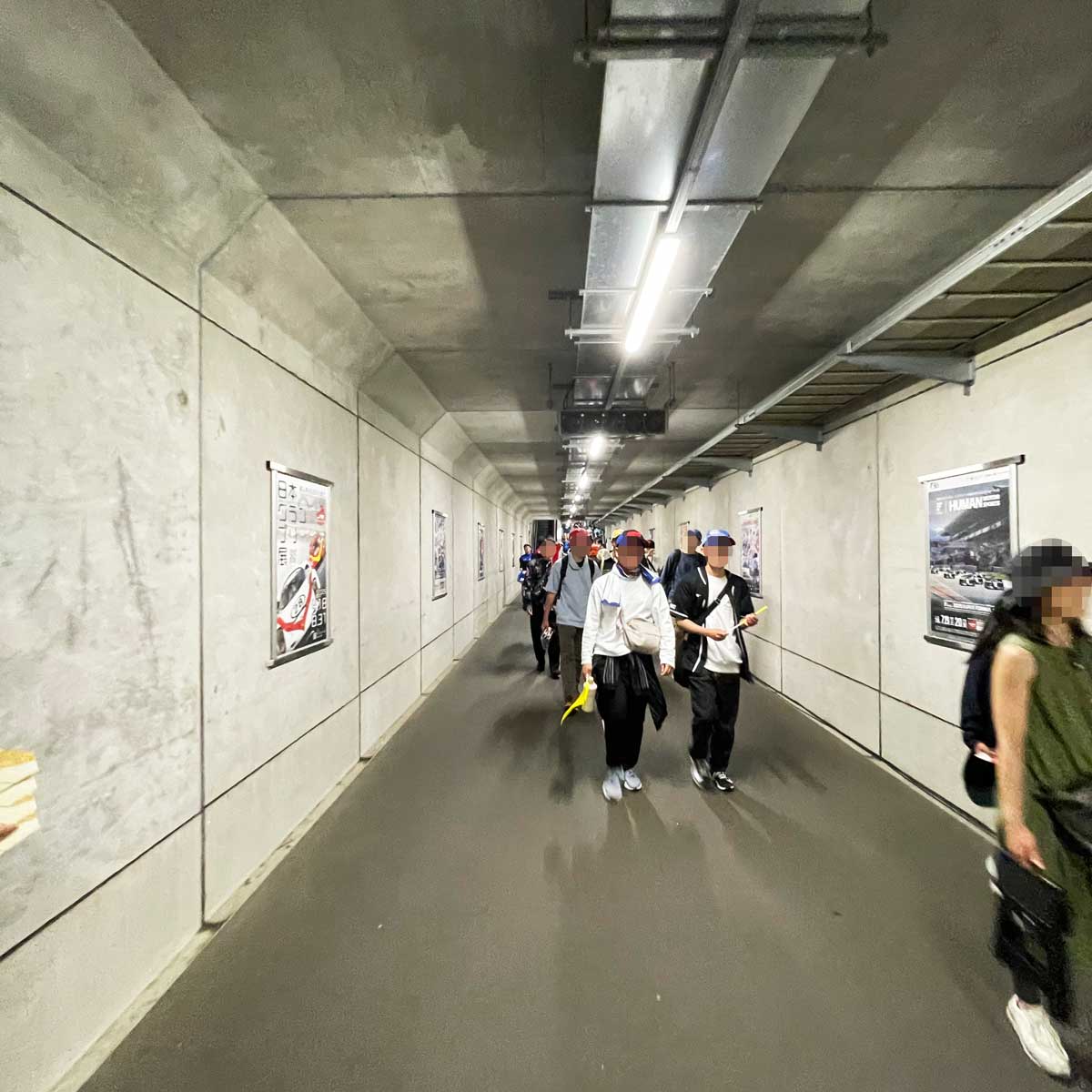グッズへの通り道