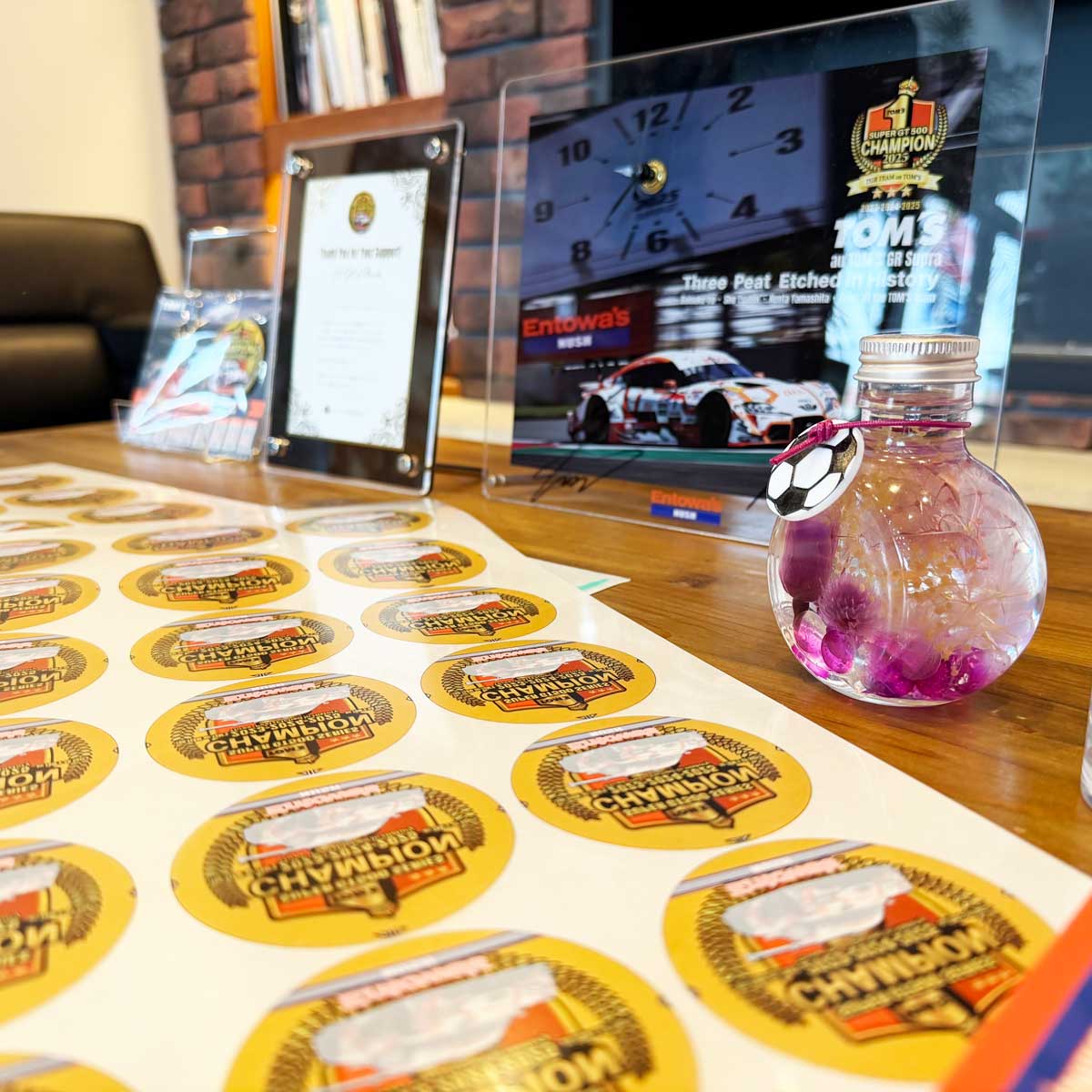 シリーズ優勝グッズ-黄金缶バッジ-面付