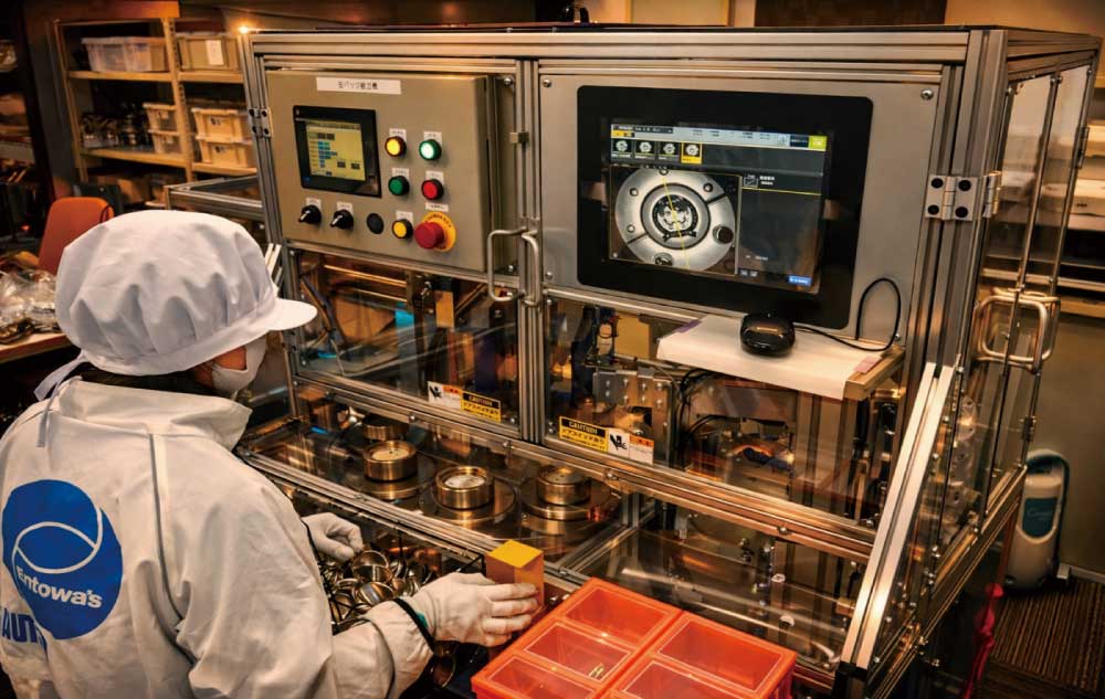 缶バッジ自動製造機械