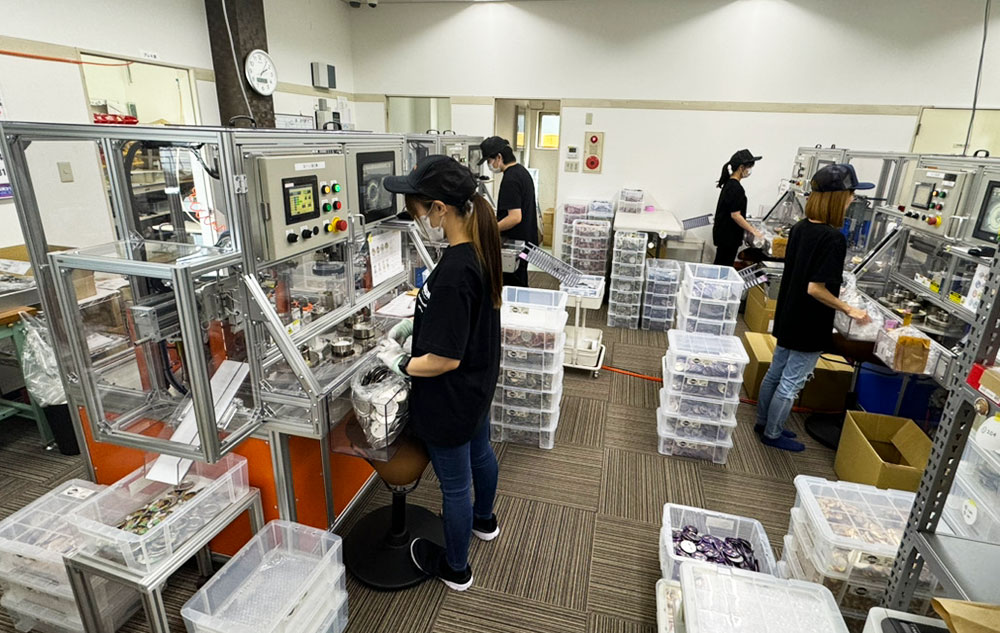 エントワーズ静岡工場の缶バッジ第一量産ライン